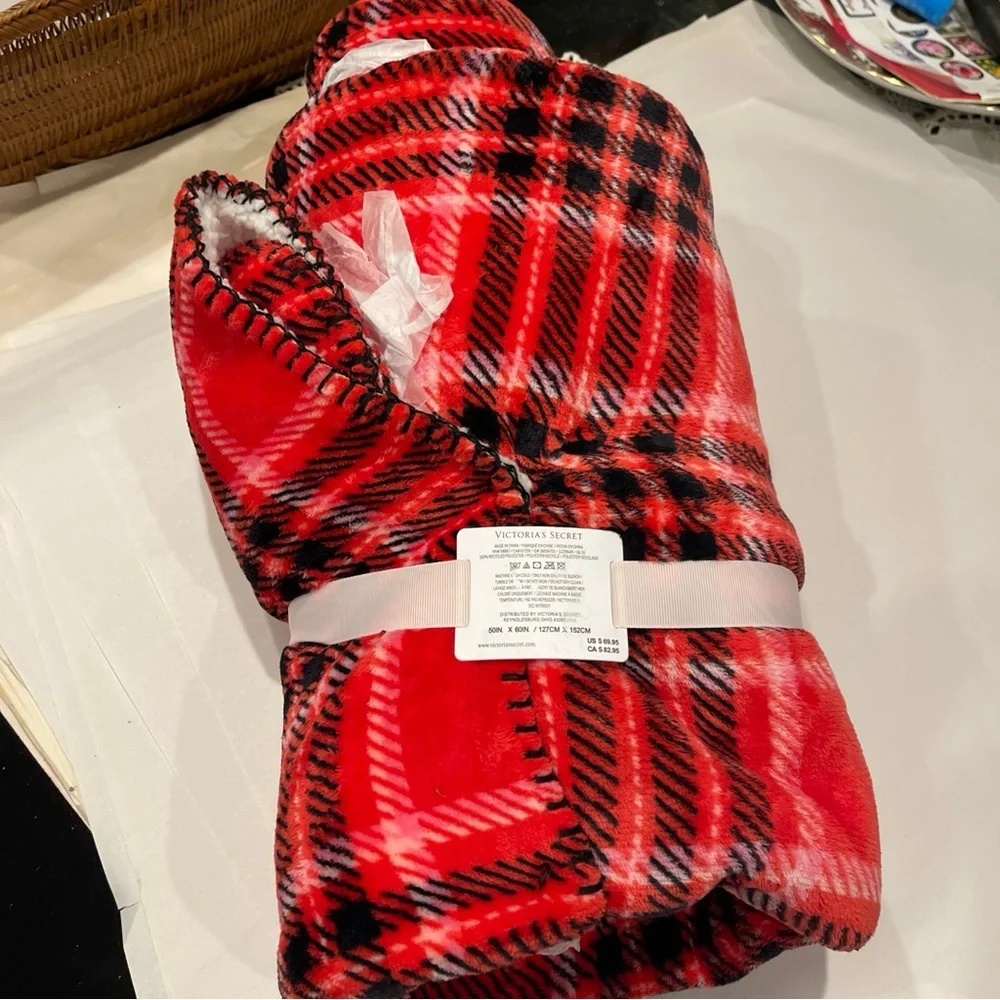 2024 Victoria's Secret Cozy Plush Tartan Plaid Blanket, Brand New With Tag $70.